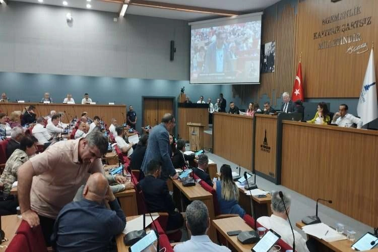 İzmir’in meclisinde ‘barış’ sağlandı haberinin görseli
