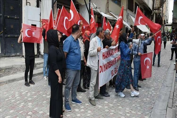 Hakkarili aileler çocukları için eylemlerine devam ediyor haberinin görseli