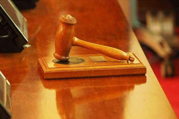 Ailesini bıçakla yaralayan sanığın yargılanmasına başlandı haberinin görseli
