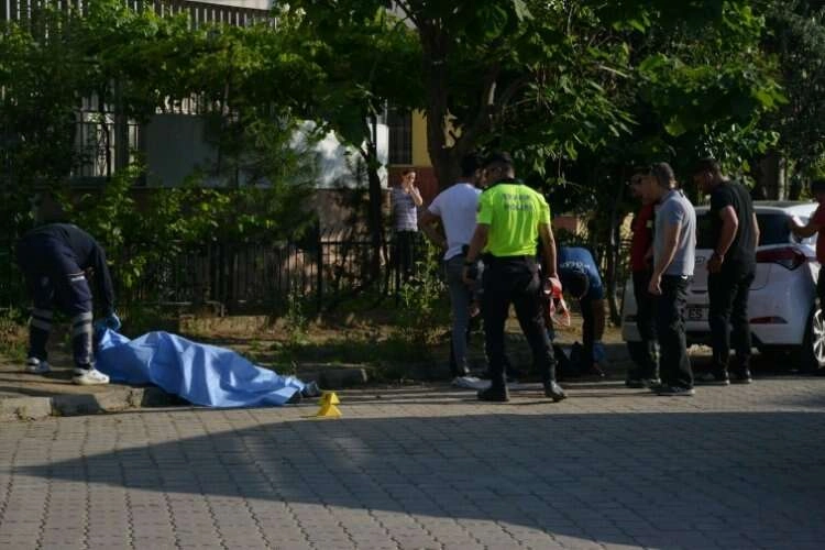 Önce eşini sonra kendisini öldürdü haberinin görseli