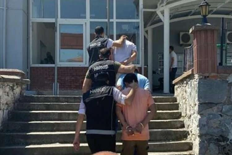Uyuşturucu satıcıları eş zamanlı operasyonla yakalandı haberinin görseli