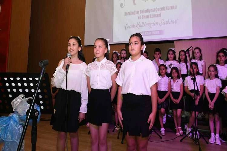 Karabağlar'da Çocuk Korosu ilk konserini verdi haberinin görseli