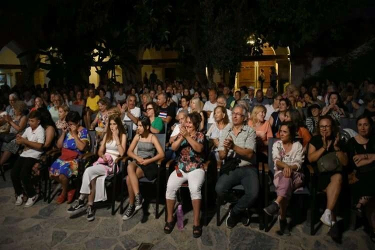 Kuşadası’na sanat yüklendi unutulmaz dakikalar yaşandı haberinin görseli