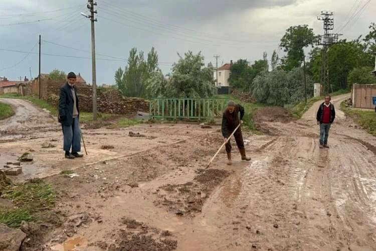 Afyonkarahisar Valisi'nden sel bölgesi açıklaması haberinin görseli