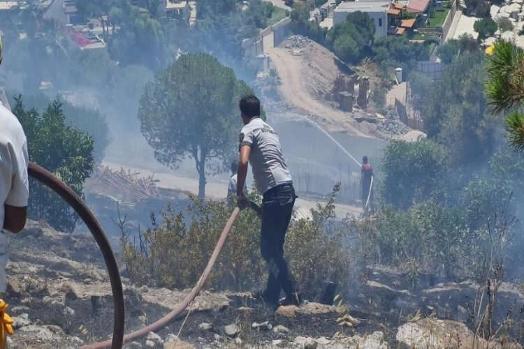 Muğla'da evlerin arasında çıkan yangın söndürüldü haberinin görseli