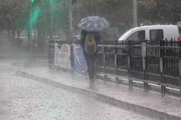 Meteoroloji'den 13 kent için turuncu ve sarı kodlu uyarı haberinin görseli