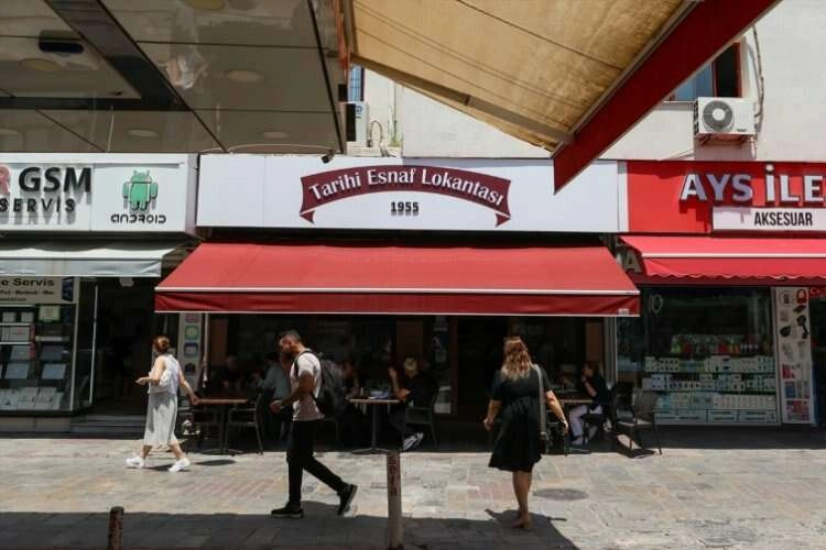 Tarihi Esnaf Lokantası'nın lezzet sırrı fırınında haberinin görseli