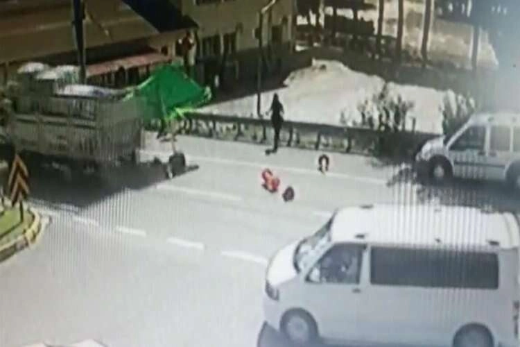 Freni boşalan kamyon kontrol noktasına çarptı haberinin görseli