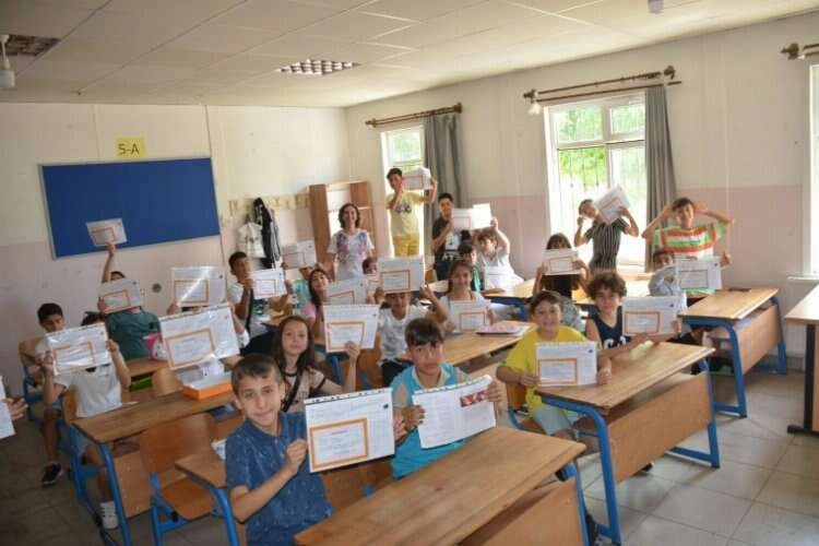 Aydın'da öğrenciler karne sevinci yaşadı haberinin görseli