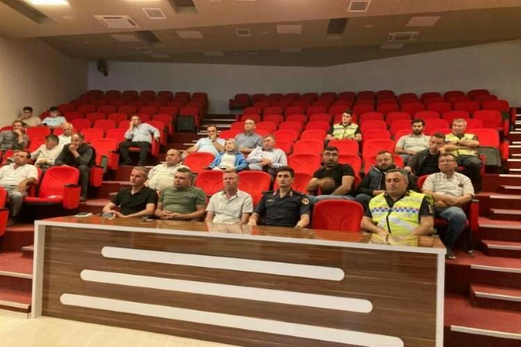 Manisa'da traktör kullanımı semineri haberinin görseli