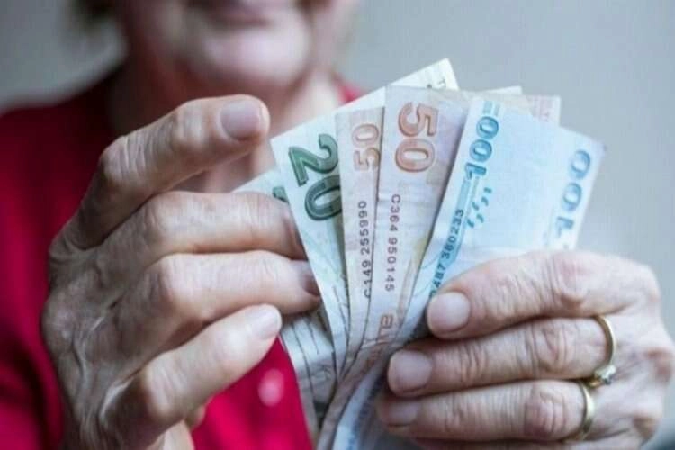 Emekli maaş ve ikramiyelerin ödeme günleri belli oldu haberinin görseli