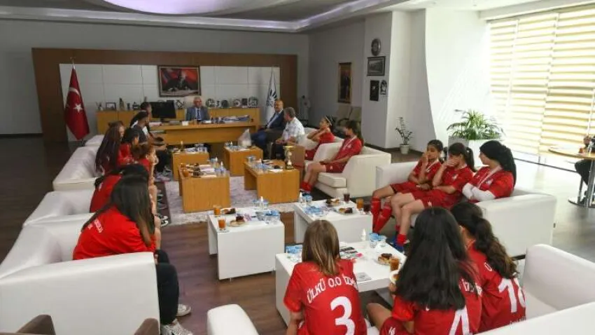 kupalarıyla geldiler