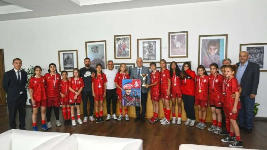 kupalarıyla geldiler