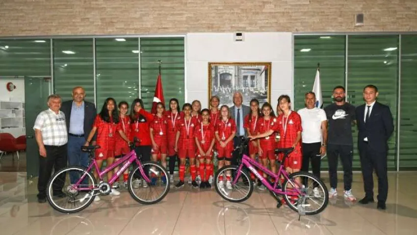 kupalarıyla geldiler