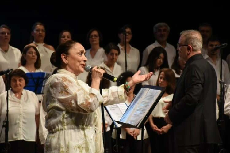 Belkıs Akkale Torbalı'da kulakların pasını sildi haberinin görseli