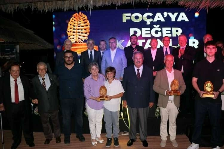 Foça'ya değer verenler ödüllendirildi haberinin görseli