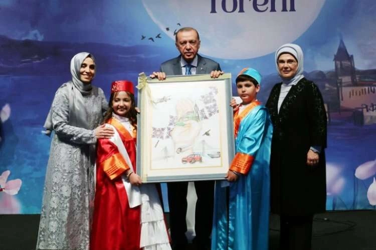 Cumhurbaşkanı Erdoğan, mezuniyet törenine katıldı haberinin görseli