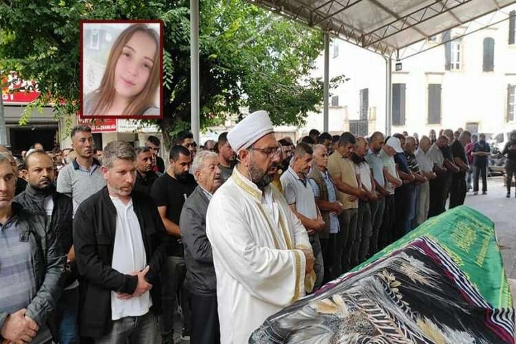 Urla'da ölü bulunan genç kadın toprağa verildi haberinin görseli