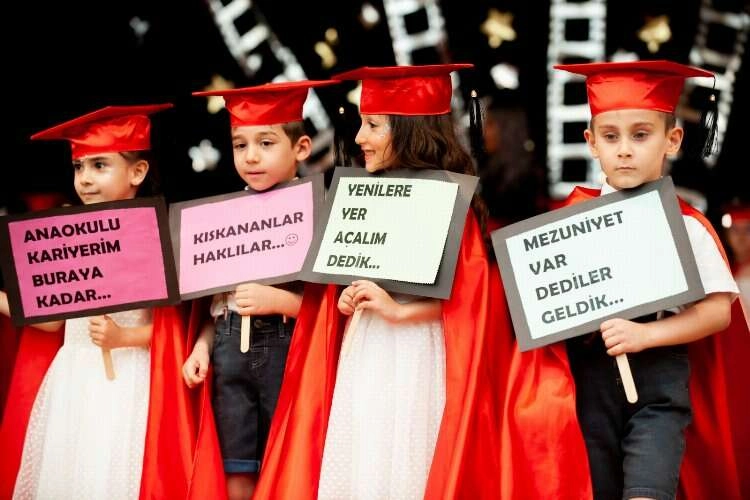 Karşıyakalı miniklerin ilk mezuniyeti haberinin görseli