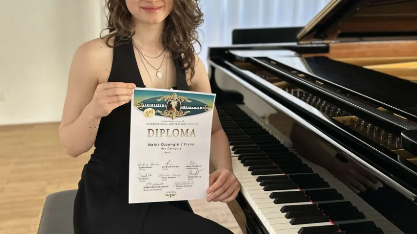 Nehir Özzengin