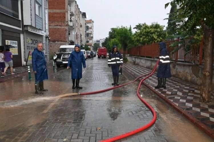 Manisa'da sel ekipleri teyakkuza geçirdi haberinin görseli