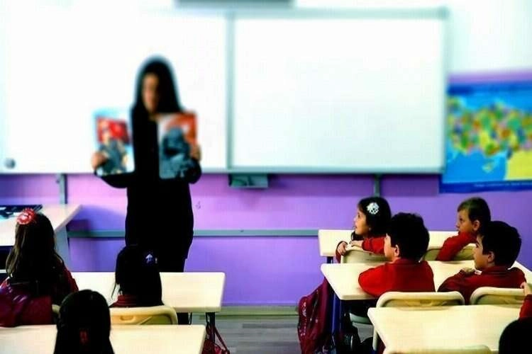 Öğretmenlere müjde!  Zorunlu hizmet affı geldi haberinin görseli