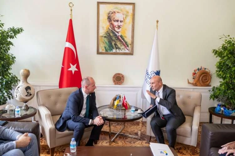 Soyer Ukrayna’nın İstanbul Başkonsolosu'nu ağırladı haberinin görseli