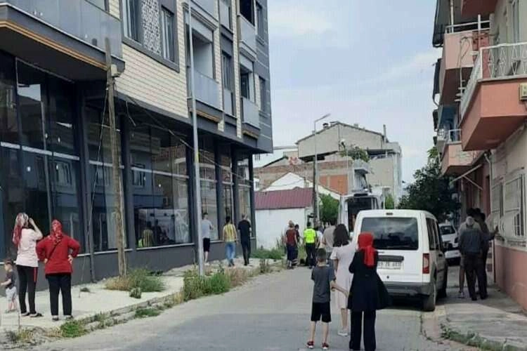 Cam balkon takan işçi, ikinci kattan düştü haberinin görseli