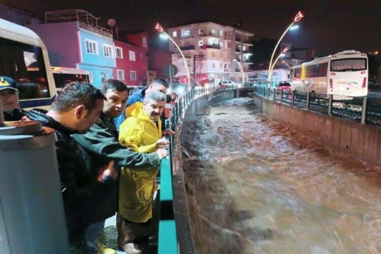 Uşak’ta sağanak etkili oldu: Dere taştı