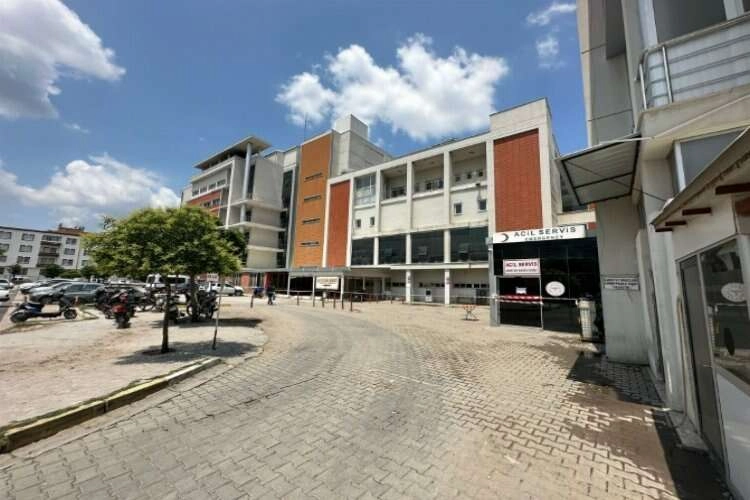 Akhisar'da devlet hastanesi hizmet veremiyor haberinin görseli