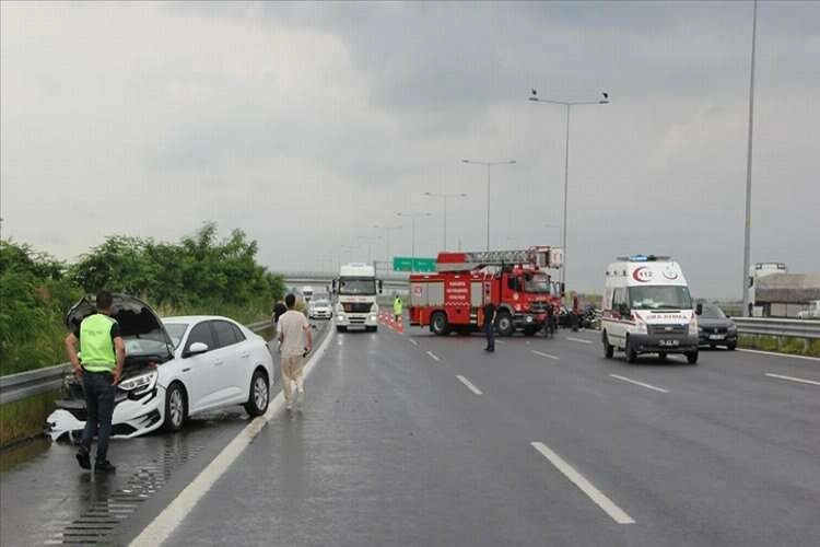 Kuzey Marmara Otoyolu'nda zincirleme kaza haberinin görseli