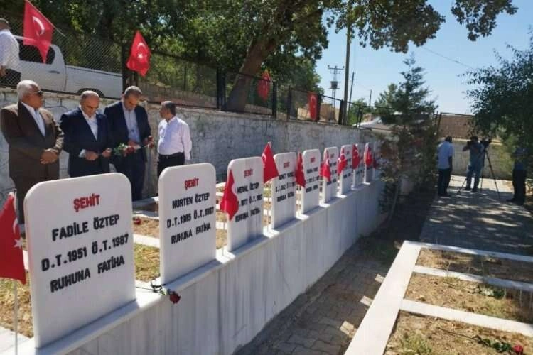 Mardin'de dinmeyen acı... Şehitlerini andılar haberinin görseli