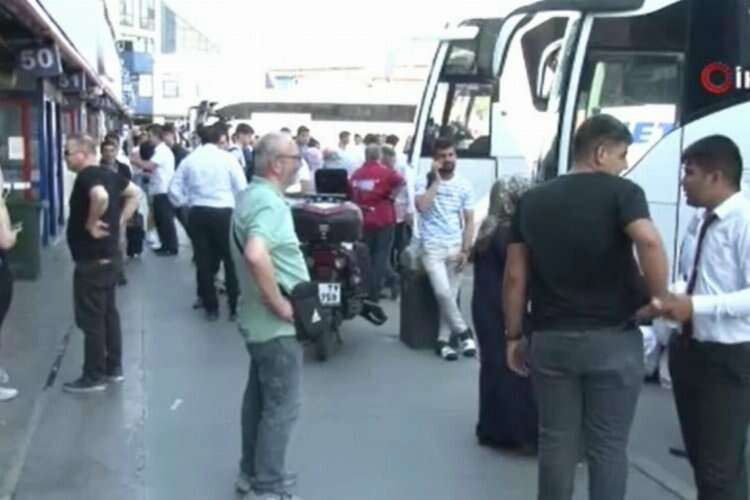 Bu bayram otogardaki yoğunluk Anadolu'ya doğru haberinin görseli