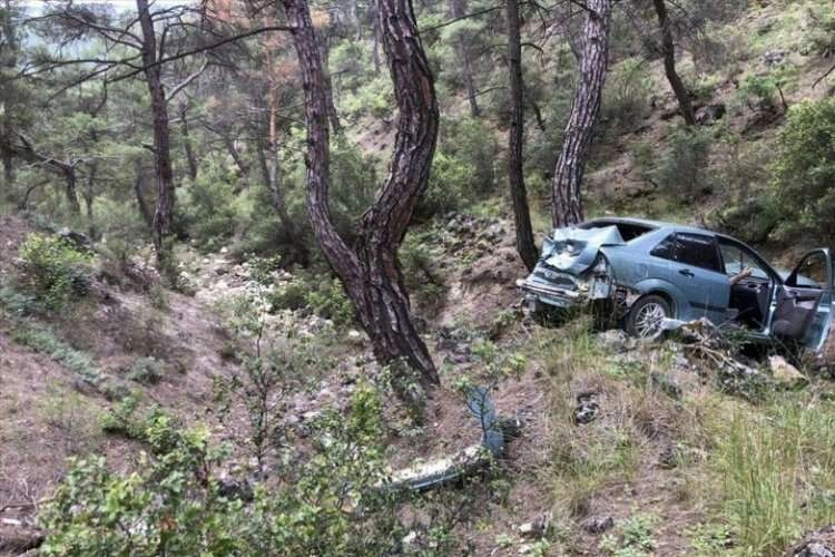 Uşak'ta kaza: Otomobil uçuruma devrildi haberinin görseli
