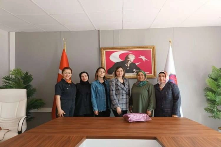 Kadın mahkumlar gençlerle buluştu haberinin görseli