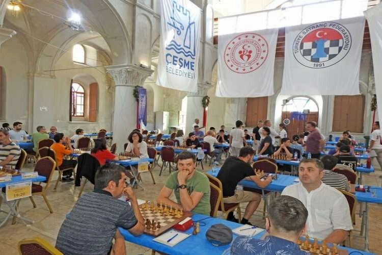 Çeşme Uluslararası Açık Satranç Turnuvası başladı haberinin görseli
