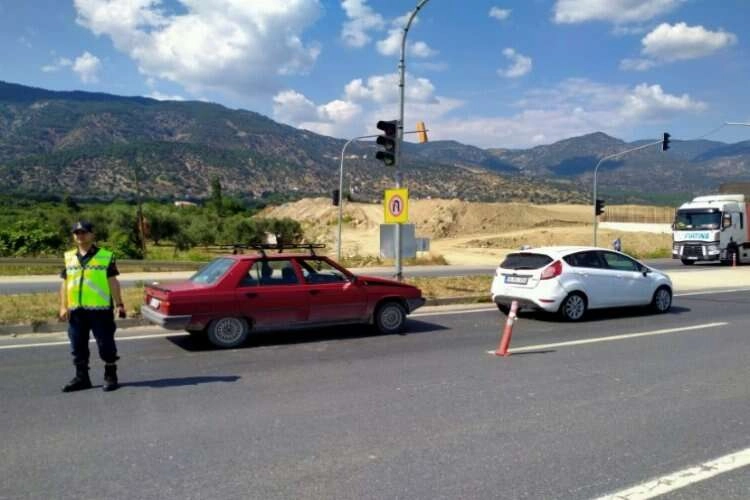 Aydın Denizli Karayolu’nda ani fren kaza getirdi haberinin görseli
