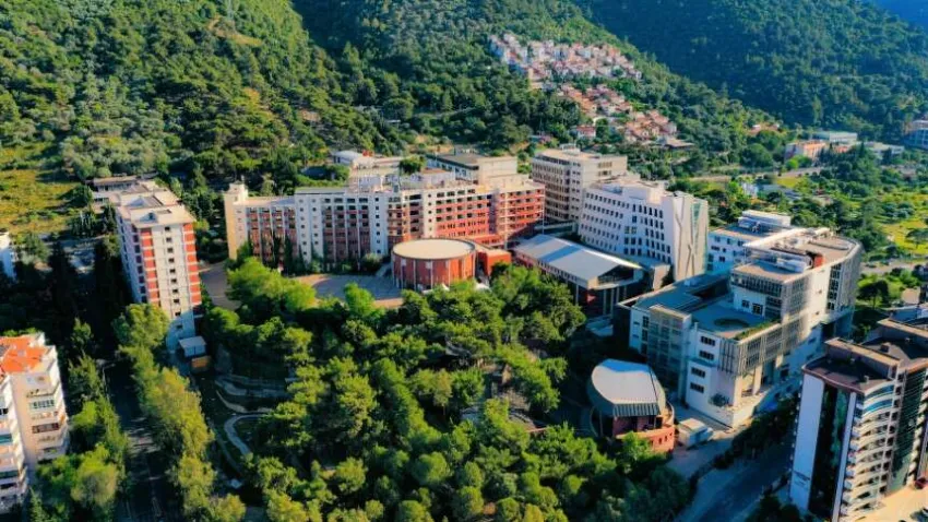 İEÜ