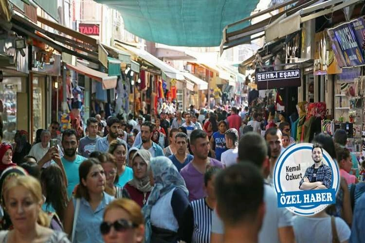 Kemeraltı Çarşısı eski bayram günlerini özlüyor haberinin görseli