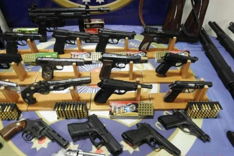 Manisa emniyetinden silah kaçakçılarına operasyon haberinin görseli