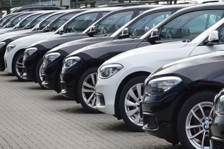 Ticaret Bakanı Bolat’tan 2. el araç fiyatı açıklaması haberinin görseli