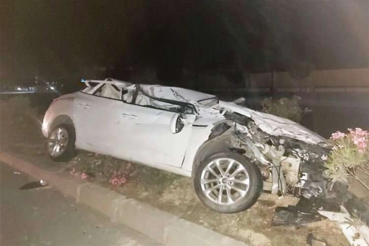 Denizli'de kaza: Otomobil tıra çarptı haberinin görseli