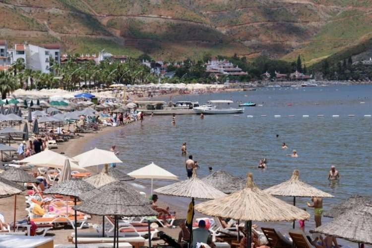 Muğla plajları tatilcilerini bekliyor haberinin görseli