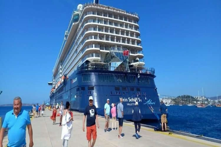 Muğla'ya kruvaziyer gemi ile turist akını haberinin görseli