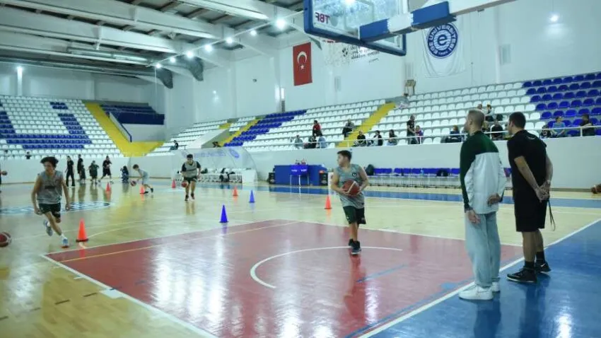 ++Ege Üniversitesi Daçka U18 Takımı Üst Lige Yükseldi (3) (Özel)