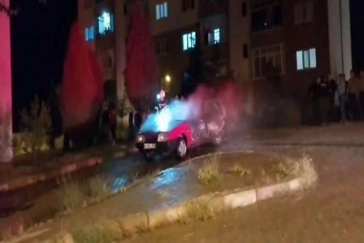 Kütahya'da bir araç alevler içinde kaldı haberinin görseli