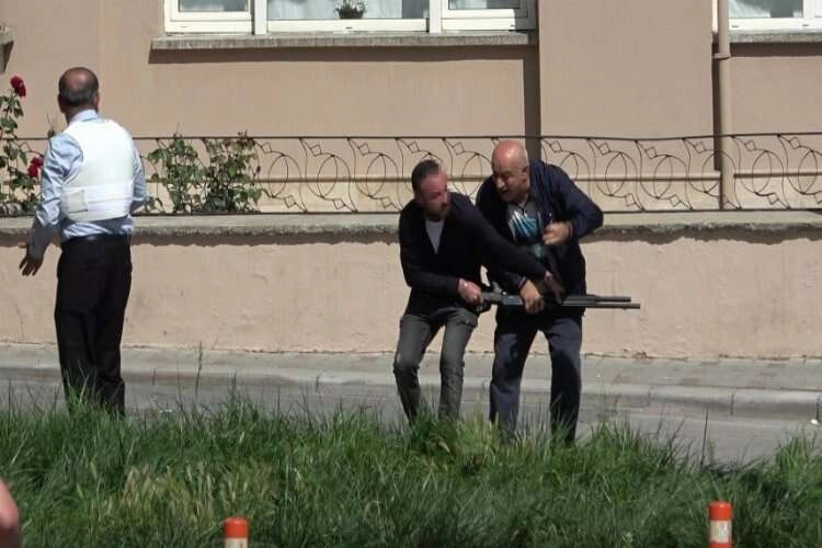 Denizli'de sokak ortasında dehşet anları haberinin görseli