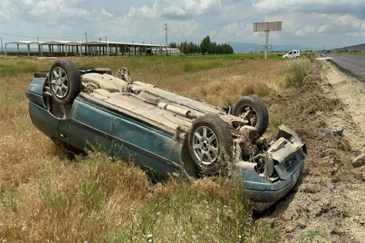 Afyonkarahisar’da kaza... Araç takla attı haberinin görseli