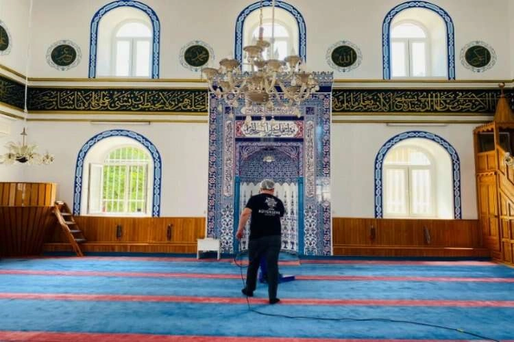 Aydın'da bayram öncesi camiler temizleniyor haberinin görseli
