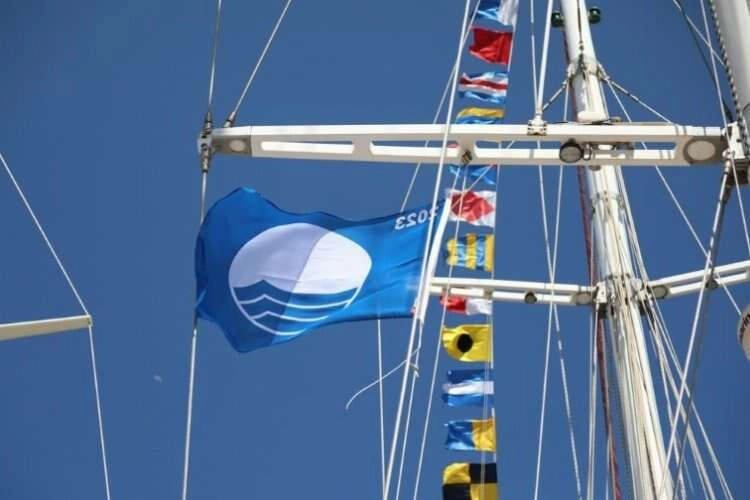 İlk yelkenli okul gemisine ‘Mavi Bayrak’ haberinin görseli